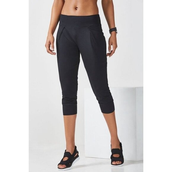 Fabletics Yogi Capri Shorts Leggings Gym Yoga Active Running Lounge Size Large - Picture 1 of 7